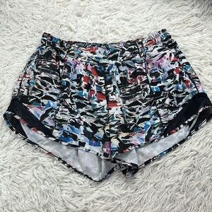 Lululemon Hotty Hot Short II (Long 4") Culture Clash Multi Black / Black